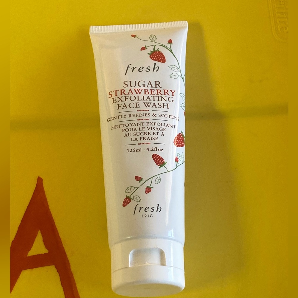 Fresh strawberry, exfoliating face wash 4.2 Oz
